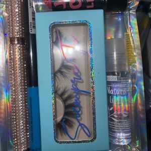 Adhesive Eyeliner Lash Bundle